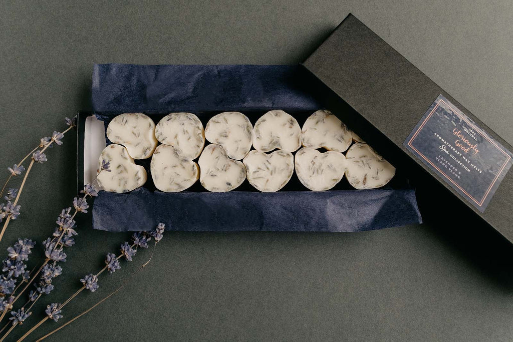 Aromaterapi smältvaxkakor – Lavendel & Ylang Ylang med Lavendelblommor